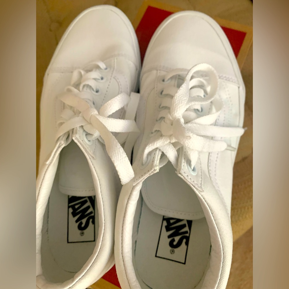 Vans Classic White Sneakers “Old Skool” - Picture 2 of 4